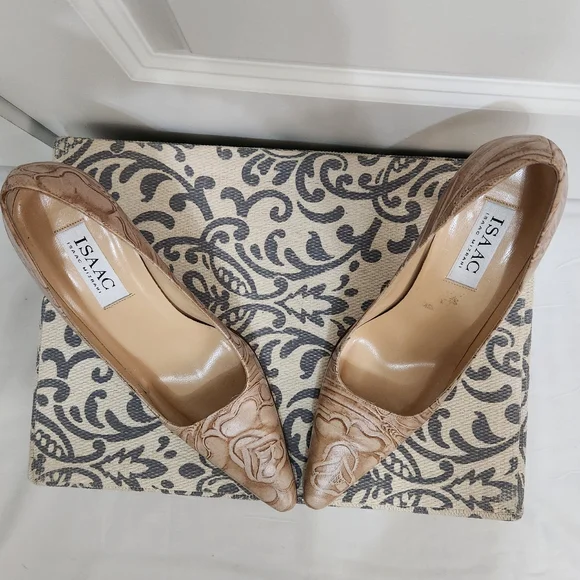 Vintage Isaac Mizrahi Tan Women's Pumps - Picture 4 of 7